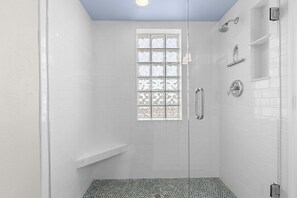 Shower, hair dryer, towels - 🌴Oceanfront with Amazing Views | Three King Suites | Sandcastle 401🌴 (New Smyrna Beach)