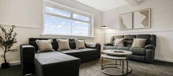 Free Parking | Central | Sleeps 6 | 3 Bedrooms