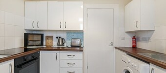 Free Parking | Central | Sleeps 6 | Great Location