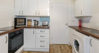 Free Parking | Central | Sleeps 6 | Great Location