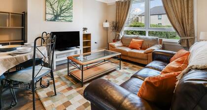 Free Parking | Central | Sleeps 6 | Great Location