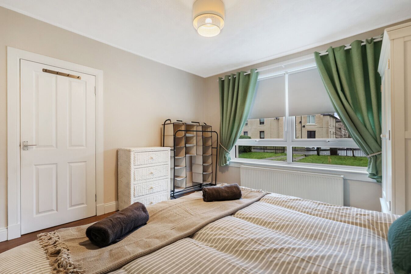 3 chambres, fer et planche à repasser, Wi-Fi, draps fournis