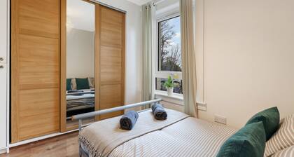 Free Parking | Central | Sleeps 6 | Great Location