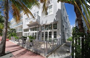 Exterior - The Julia Hotel (Miami Beach)