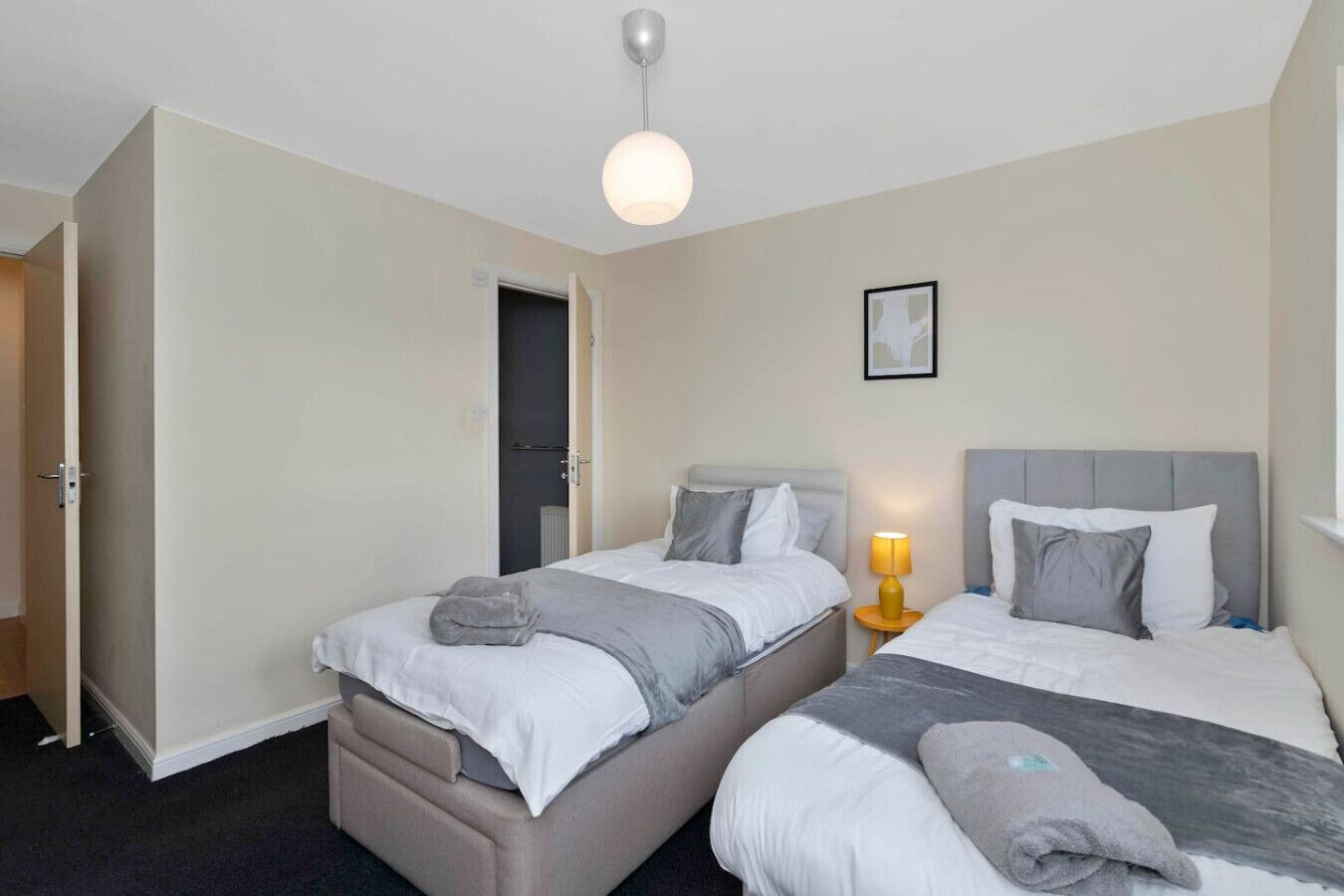 2 bedrooms, iron/ironing board, bed sheets