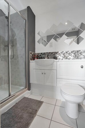 Hair dryer - Free Parking | Central | 2 Bedroom | 4 Guests (West Lothian)