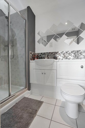 Free Parking | Central | 2 Bedroom | 4 Guests