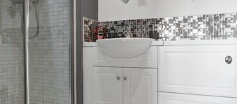 Free Parking | Central | 2 Bedroom | 4 Guests