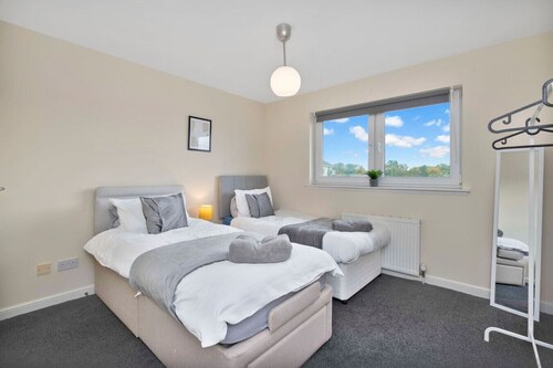 Free Parking | Central | 2 Bedroom | 4 Guests
