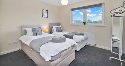 Free Parking | Central | 2 Bedroom | 4 Guests