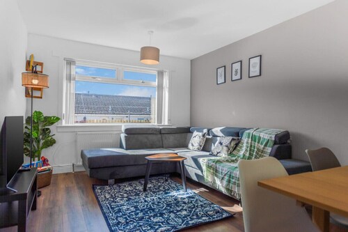 Free Parking | Central | Sleeps 5 | 2 Bedrooms