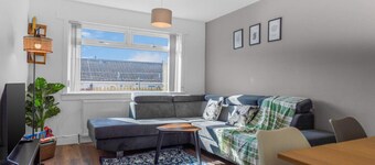 Free Parking | Central | Sleeps 5 | 2 Bedrooms