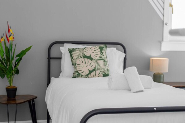 Iron/ironing board, WiFi, bed sheets