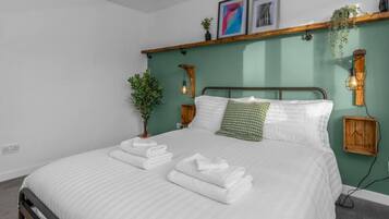 Bureau, fer et planche à repasser, Wi-Fi, draps fournis