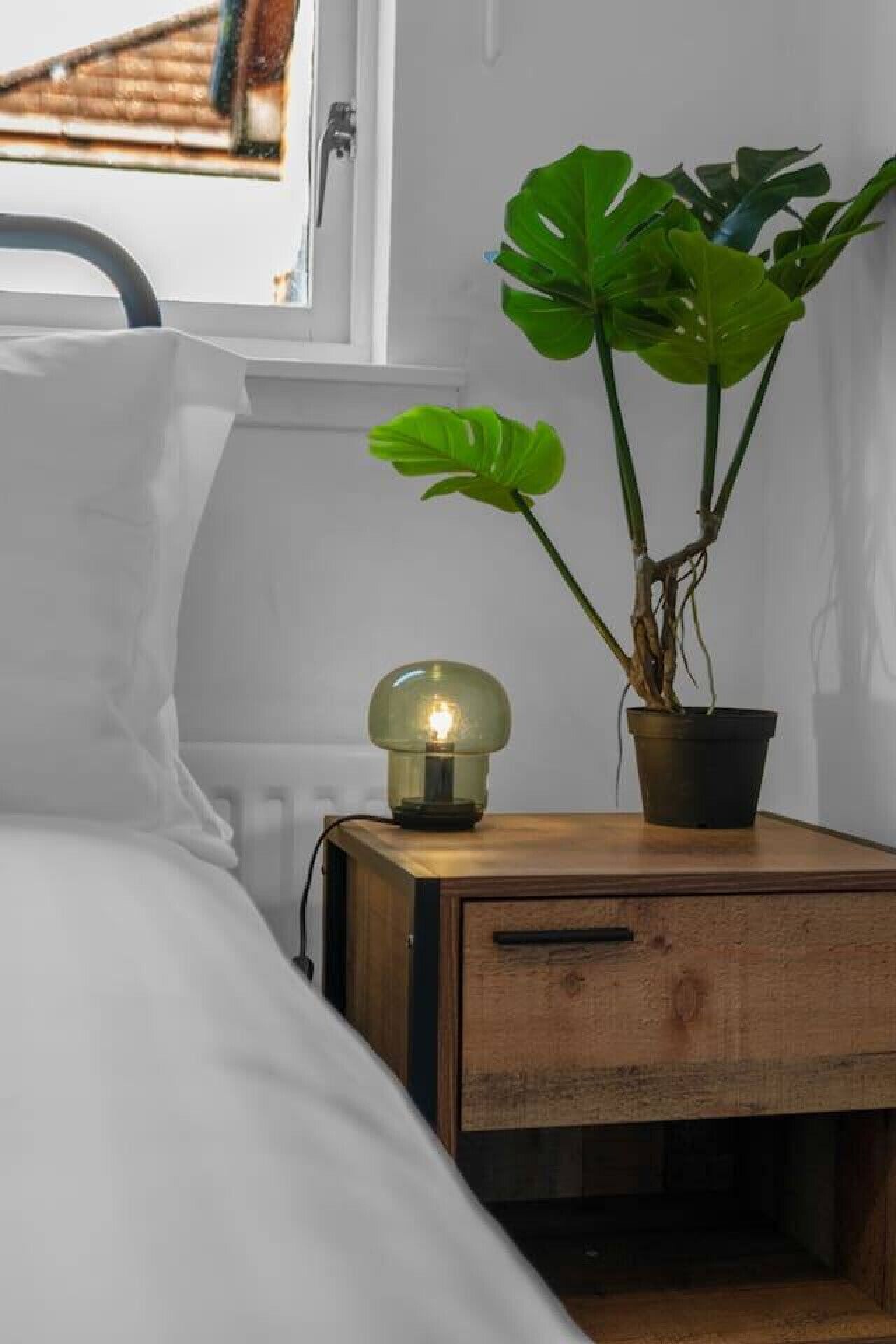 デスク、アイロン / アイロン台、WiFi、ベッドシーツ