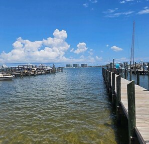 Marina - Waterfront Beautiful 3BR End-Unit in Walker Key— Balcony, Pools, and Boat slip (Orange Beach)