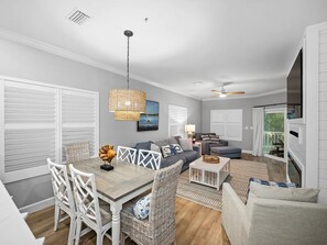 Dining - Waterfront Beautiful 3BR End-Unit in Walker Key— Balcony, Pools, and Boat slip (Orange Beach)