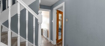 Free Parking | Central | Sleeps 7 | 3 Bedrooms