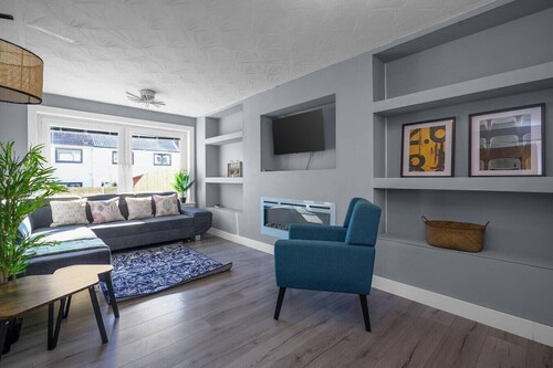 Free Parking | Central | Sleeps 7 | 3 Bedrooms