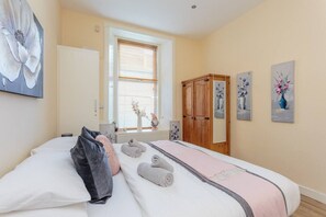 2 chambres, bureau, fer et planche à repasser, Wi-Fi