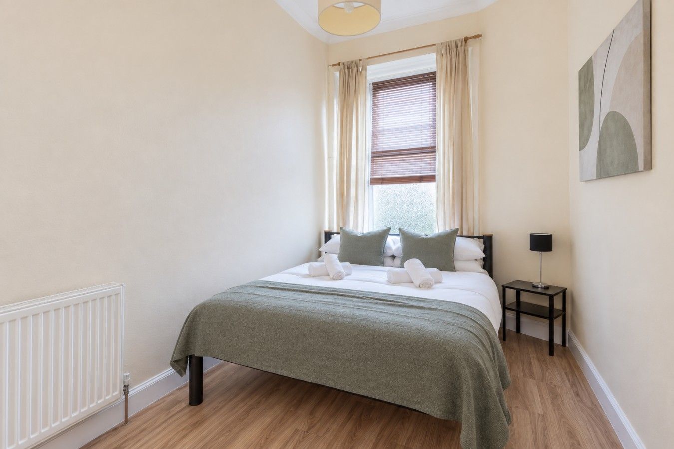 2 bedrooms, desk, iron/ironing board, WiFi