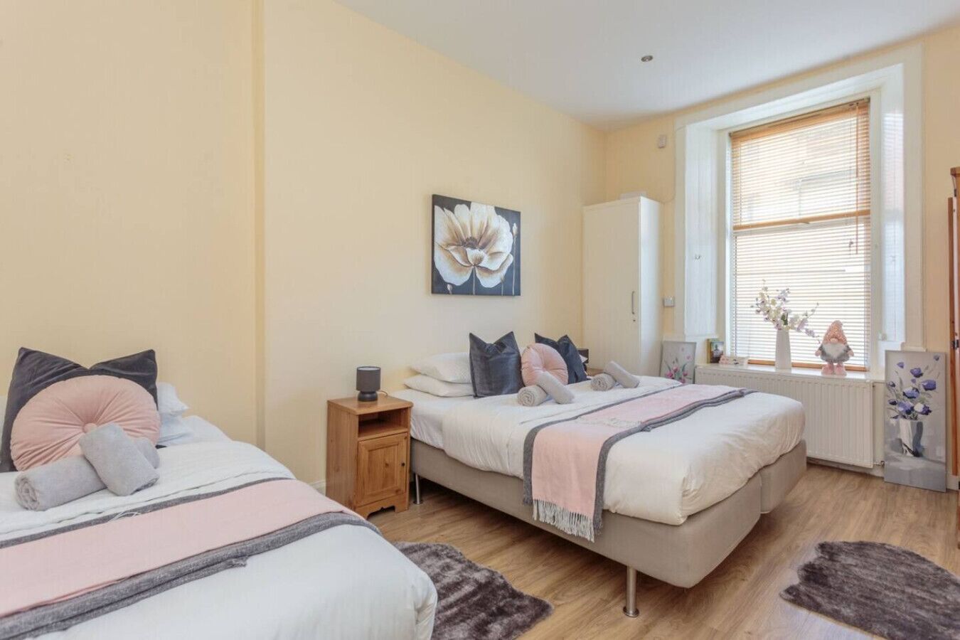 2 Schlafzimmer, Schreibtisch, Bügeleisen/Bügelbrett, WLAN