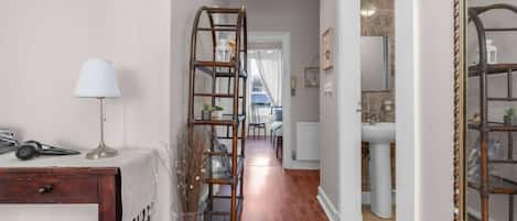 3 bedrooms, desk, iron/ironing board, WiFi