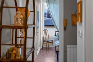 TV - Free Parking | City Centre | Sleeps 9 | 3 Bedrooms (Edinburgh)