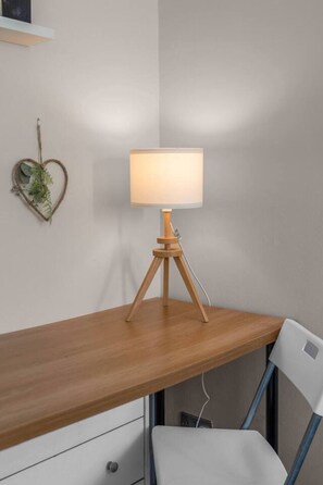 Interior - Free Parking | City Centre | Sleeps 9 | 3 Bedrooms (Edinburgh)