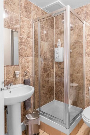 Hair dryer - Free Parking | City Centre | Sleeps 9 | 3 Bedrooms (Edinburgh)