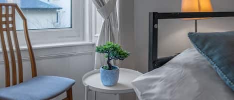 3 habitaciones, escritorio, tabla de planchar con plancha y wifi