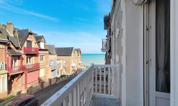 Property grounds - Apartment in Ault With Sea View Balcony (Ault)