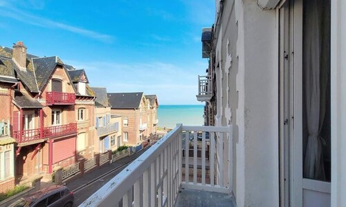 Apartment in Ault With Sea View Balcony