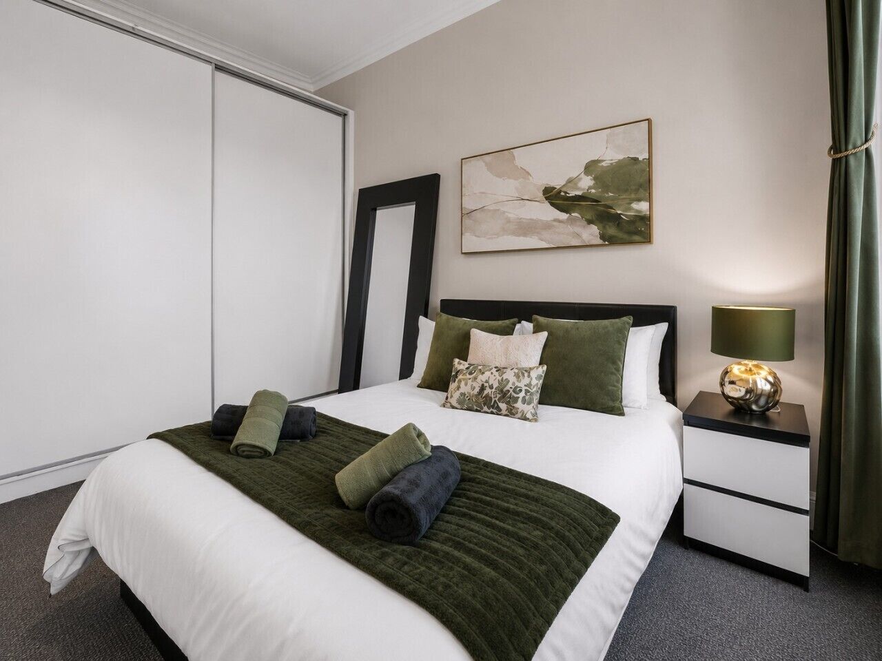 1 habitación, tabla de planchar con plancha, wifi y ropa de cama 