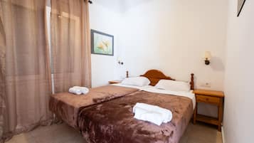 Iron/ironing board, free WiFi, bed sheets