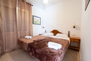 Iron/ironing board, free WiFi, bed sheets - WELCS APARTMENT 296 EMP with swimming pool (Empuriabrava)