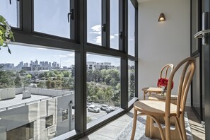 Apartment | Balcony - Bright South Yarra Flat With Balcony (Melbourne)
