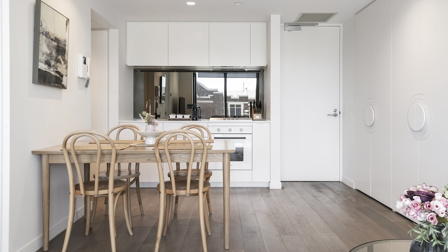 Bright South Yarra Flat With Balcony