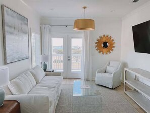 Smart TV - Couples Escape - Water View - King Bed - Pets Allowed (Pass Christian)