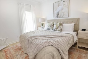 2 bedrooms, travel cot, free WiFi, bed sheets - Weekend Escape on the Coast - Relax & Unwind (Pass Christian)
