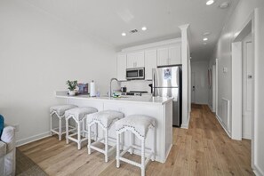 Fridge, microwave, oven, stovetop - Mississippi Gulf Coast Basecamp-Central Location (Pass Christian)