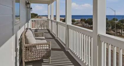 Quiet Harbor Condo - Private Balcony - Relaxing Stay