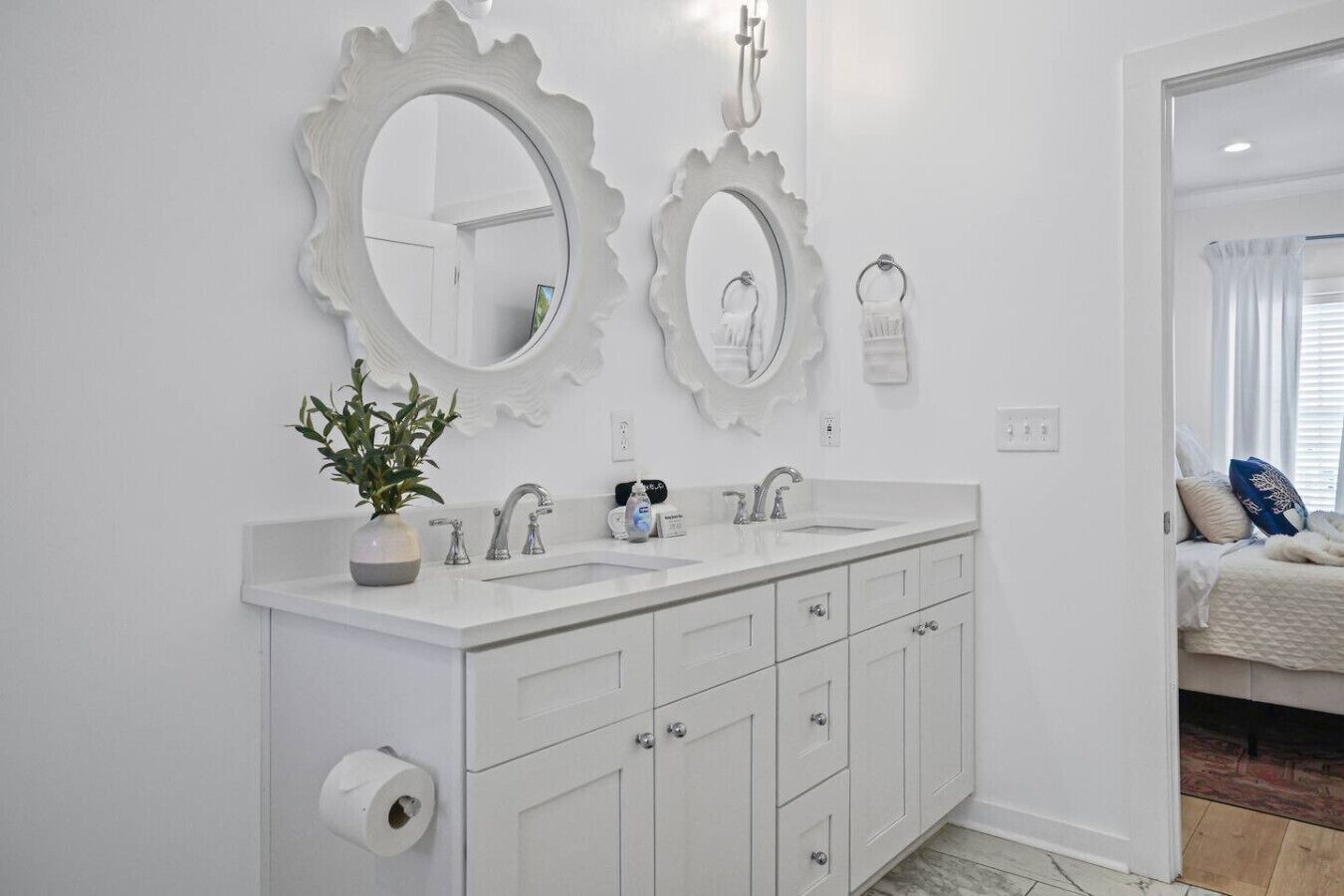 Pyyhkeet, saippua, sampoo, vessapaperi