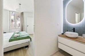 1 bedroom, iron/ironing board, travel cot, WiFi - Lavie Maison: Luminous Appartement near Montmartre (Paris)