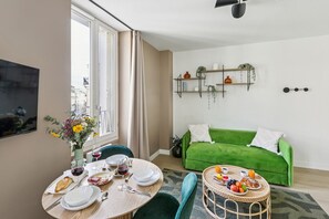 Interior - Lavie Maison: Luminous Appartement near Montmartre (Paris)
