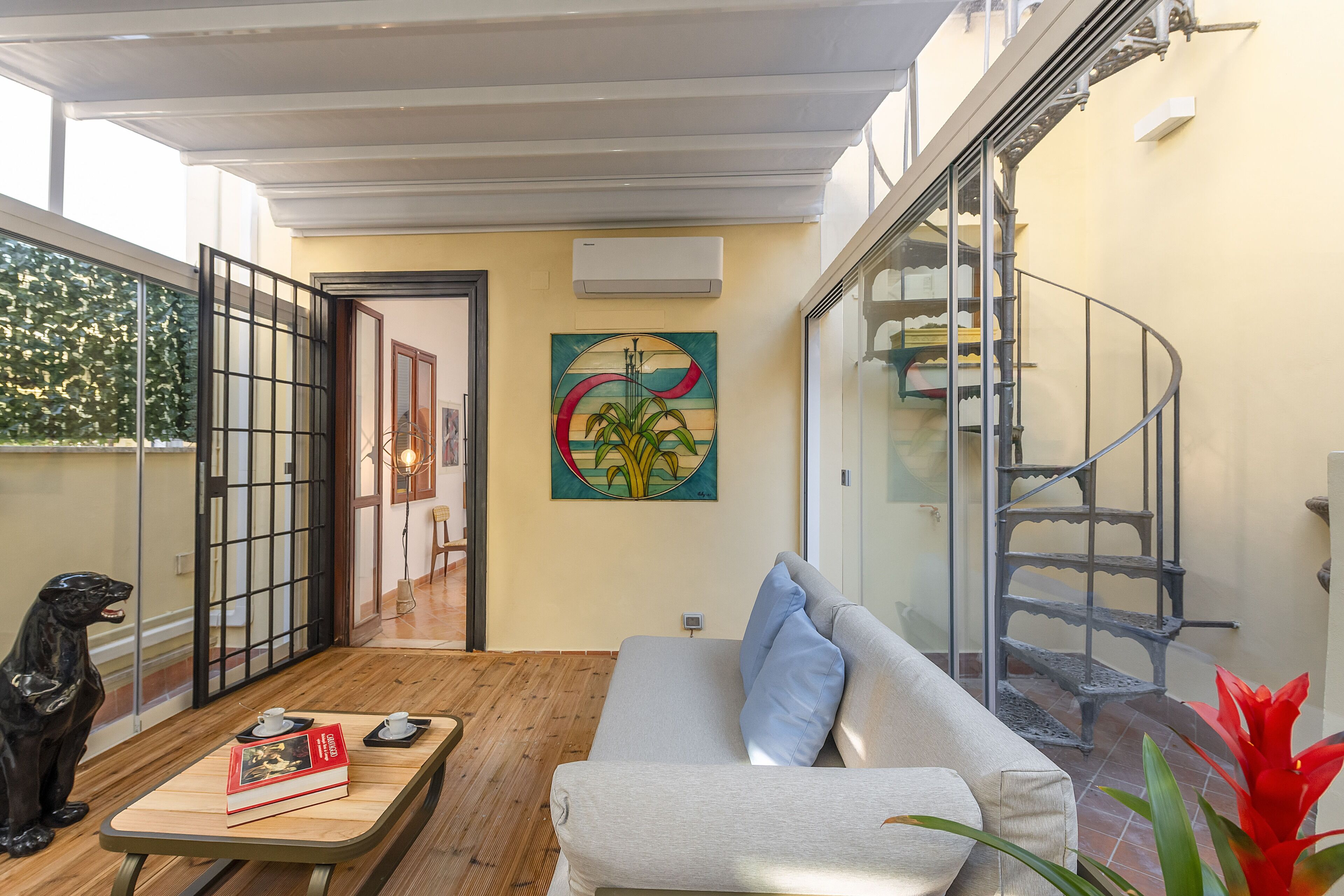 奢華頂樓客房, 城市景觀 | 客廳 | 44-吋平面電視，提供數位頻道