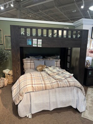 6 bedrooms, free WiFi, bed sheets - The Pond-A-Rosa is a quiet retreat in the rolling hills of the Ozarks (Hollister)