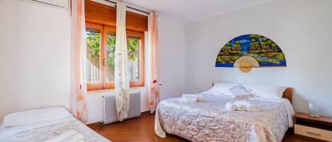 Ferros/tábuas de passar roupa, Wi-Fi, roupa de cama