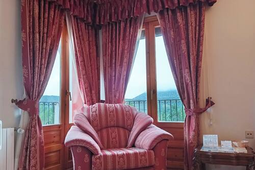 Junior-Suite | Wohnbereich | Fernseher