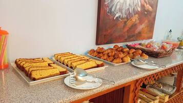 Se ofrece un desayuno continental (10 EUR por persona)